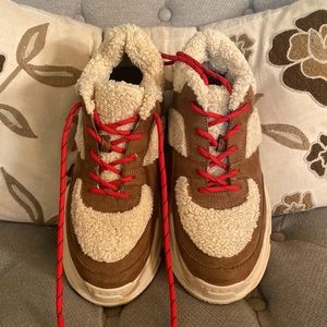 NWOT, APRES SKI sherpa ankle boot, Jessica Simpson, SIZE 10M